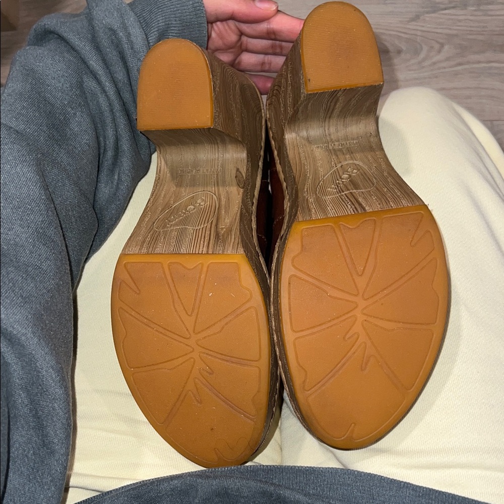 BORN Brown‎ Leather Platform Chelsea Boots - Women's - Picture 3 of 6